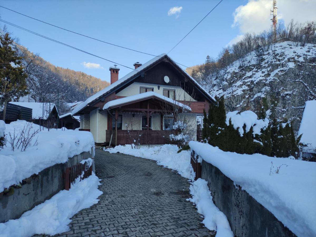 Alp House Hotel Бохинийска Бела Екстериор снимка